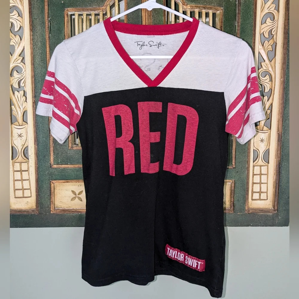 Taylor Swift Red tour 2014 OFFICIAL T-SHIRT Size M *and* LE Eras Tour Cup